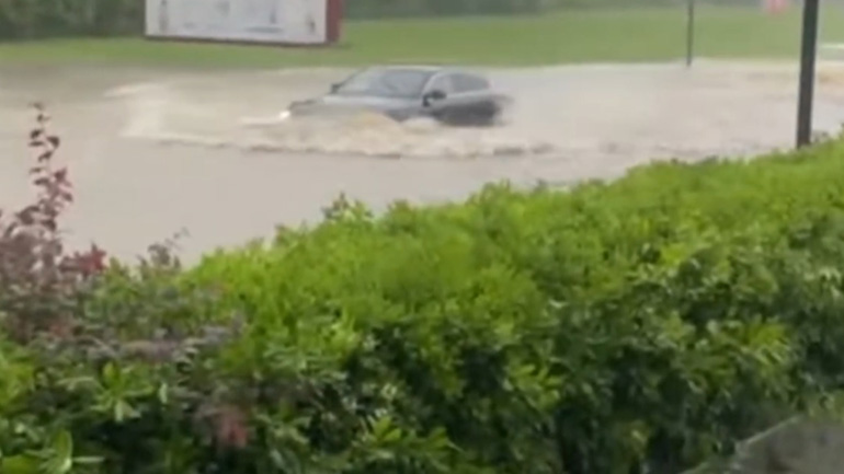 Πλημμύρες στις περιοχές Μάρκε και Εμίλια Ρομάνια της Ιταλίας – Εννιακόσιοι κάτοικοι εγκατέλειψαν τα σπίτια τους